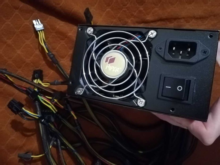 Блок живлення Hiper Type M 670 ватт сата молекс 6+2 8 пін ігровий