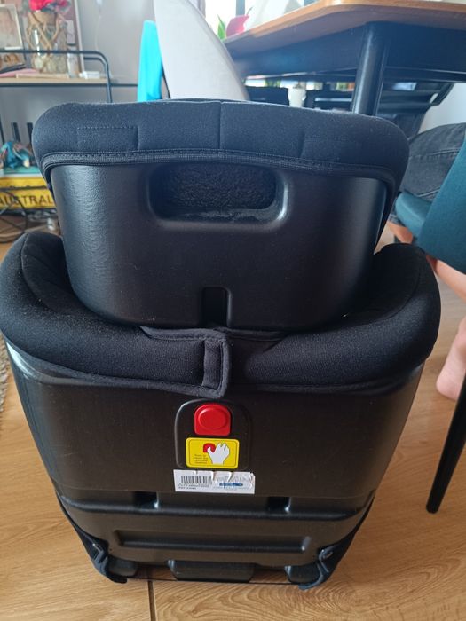 Vende cadeira de criança para carro semi-nova.