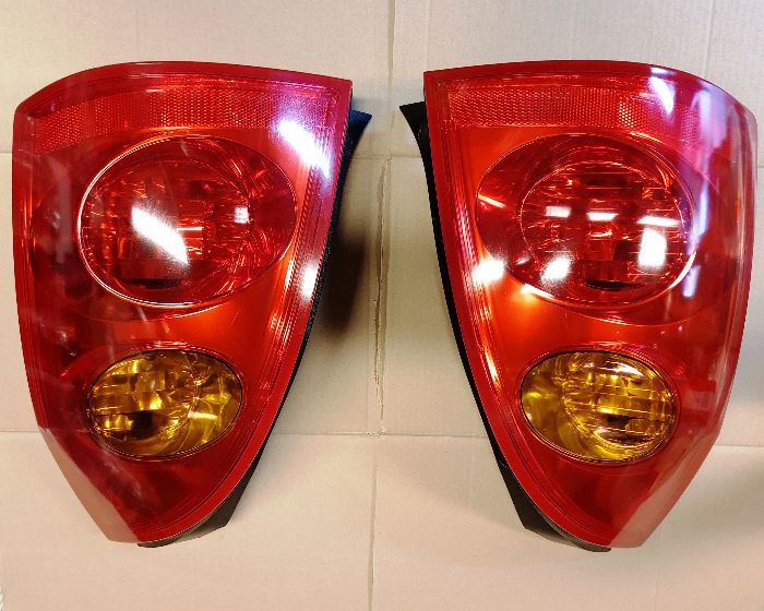 Nissan Primera P12 kombi Lift Lampy tył. komplet.