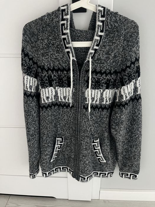 Sweter z kapuzą z wełny z alpaki