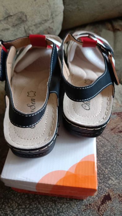 Босоніжки натуральна шкіра р.41,5 устілка 27см