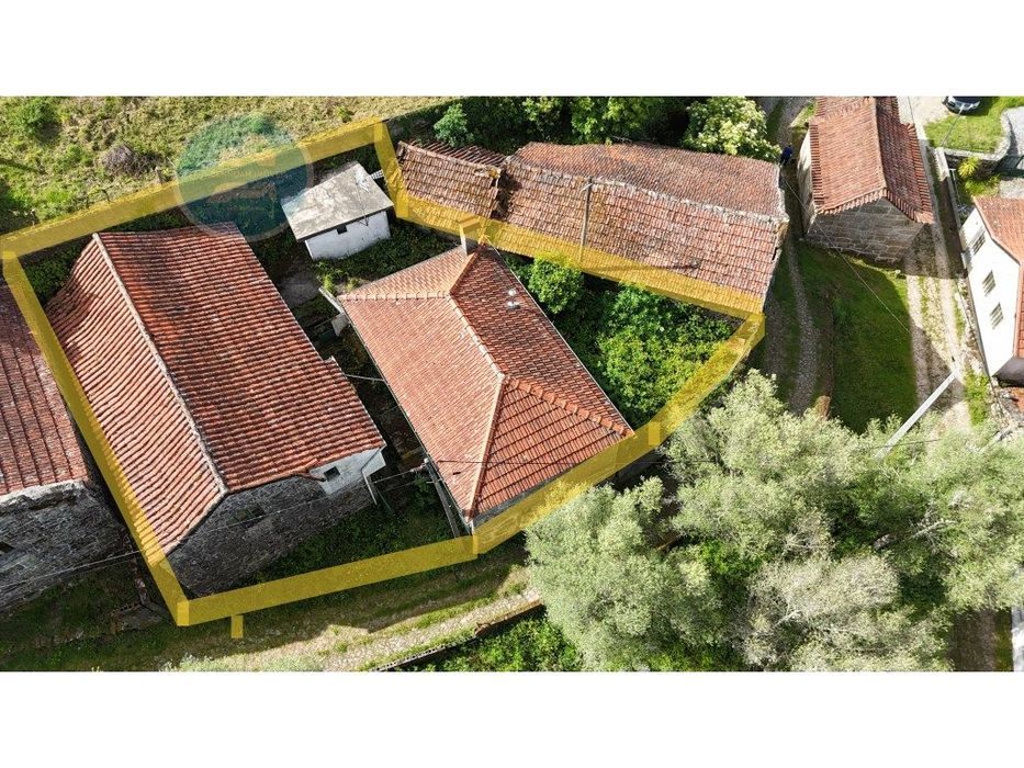 Casa Rústica em Pedra com Terreno para Restauro - Cambeses, Cabecei...