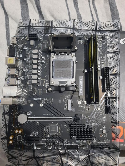 Placa mãe  A620M-E MSI com 16gb ram(2x8) ddr5 5600 mhz