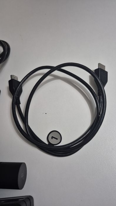 Pack PS4 Pro Branca (1TB) + PlayStation VR + 2 Comandos + 5 Jogos