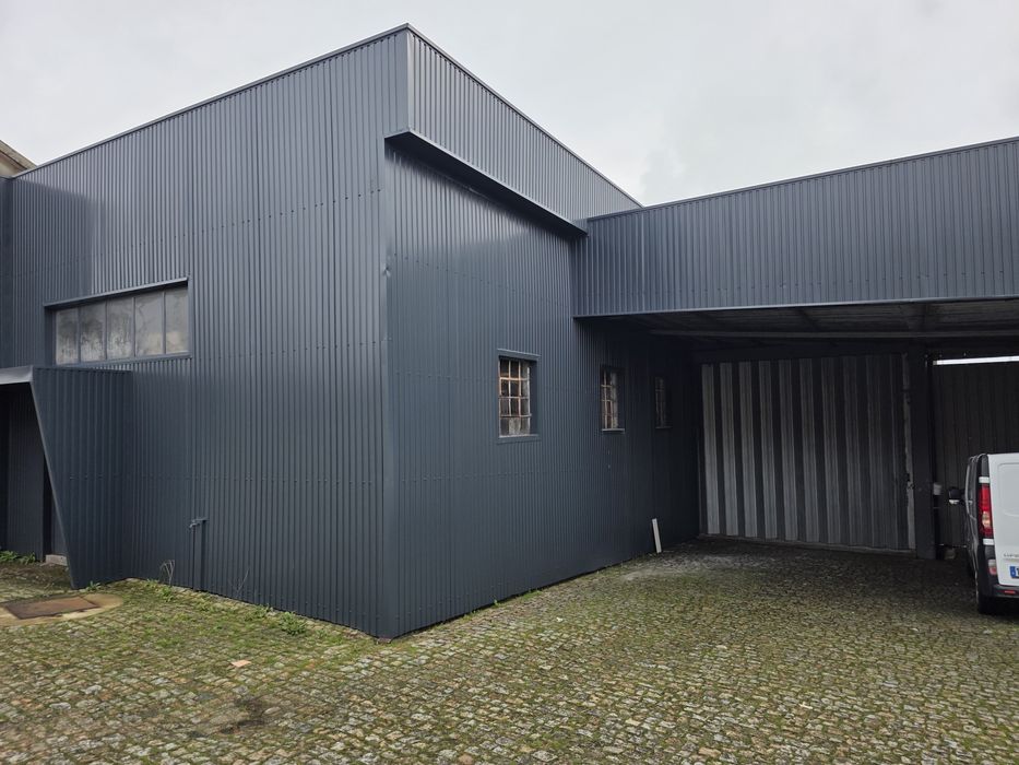 Armazém para Arrendamento - 450m² | Renovado | Excelentes Condições