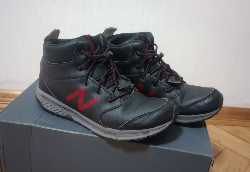 Демісезонні кросівки/чоботи/черевики new balancе р.37.5