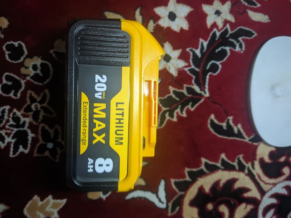 Акумуляторна батарея DCB200 20V/8Ah для бездротового електроінструмент