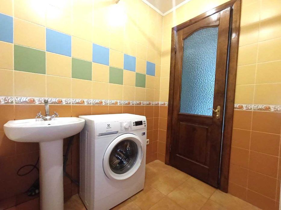 Без комісії! Продам 3к.кв. біля ст.м.Житомирська і Академмістечко!