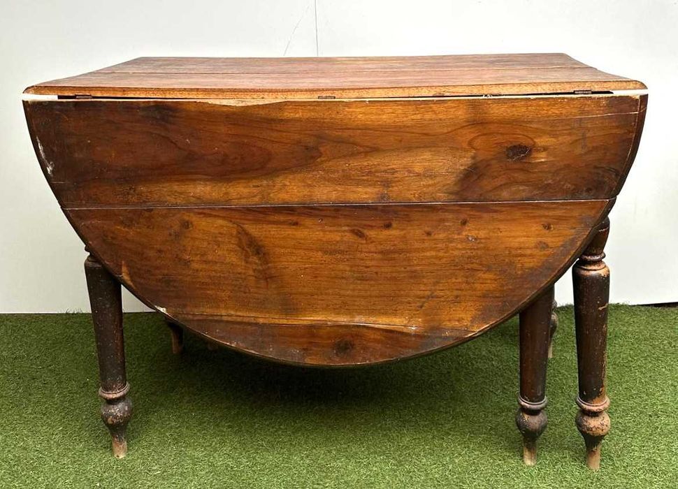 Mesa rustica antiga com abas rebativeis, centenaria