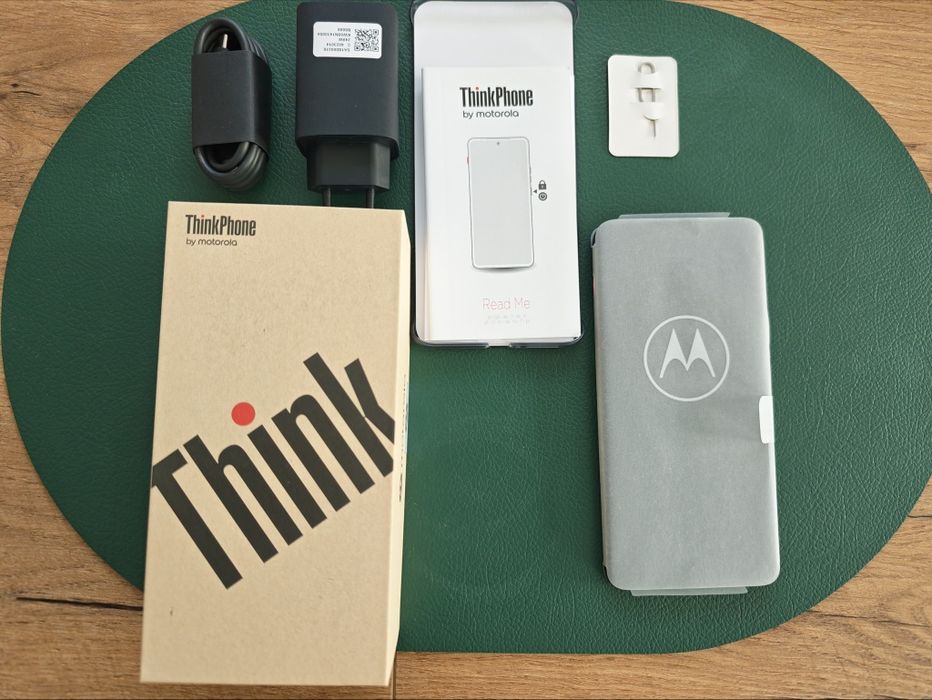 Motorola ThinkPhone 8/256 jak nowa, gwarancja