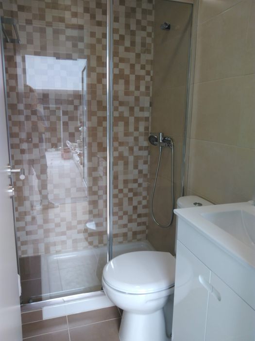 Quarto disponivel para estudante a 200m do ISEP e a 100m da Escola Superior de Saúde.