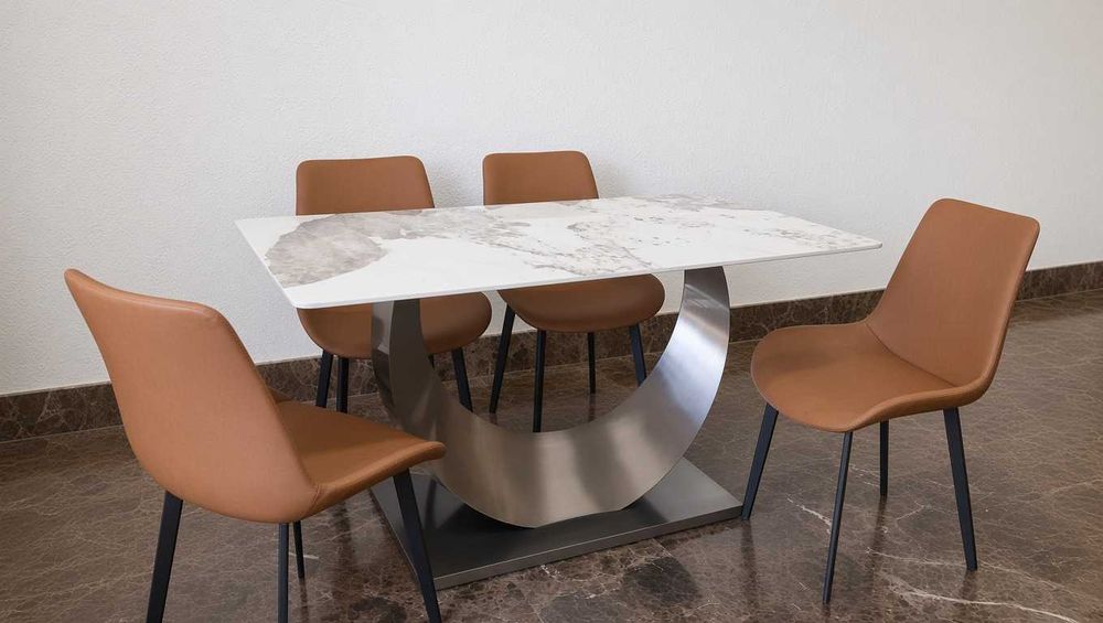 MESA EXCLUSIVA DE GAMA ALTA  + 4 CADEIRAS DE CABEDAL  ENVIO GRATUITO PAGA NA ENTREGA