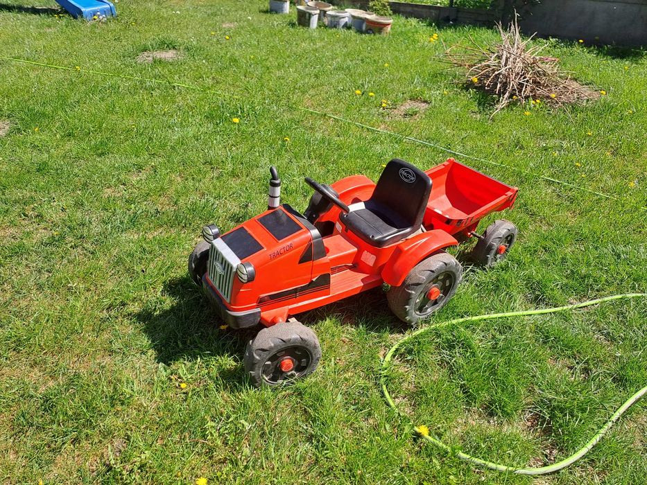 Traktor na akumulator