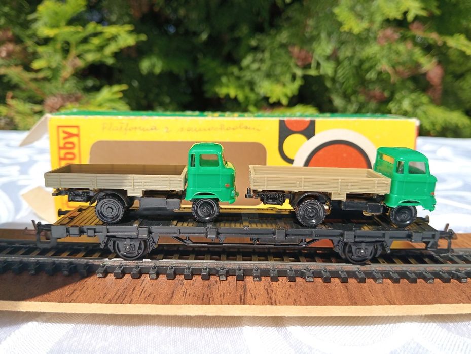 Kolejka TT - wagon z samochodami IFA BTTB Piko zeuke.
