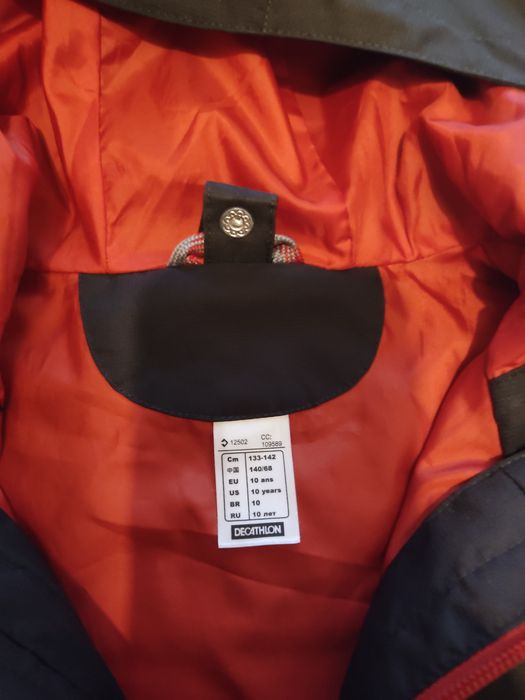 Corta vento/ Impermeável Quechua 10 anos