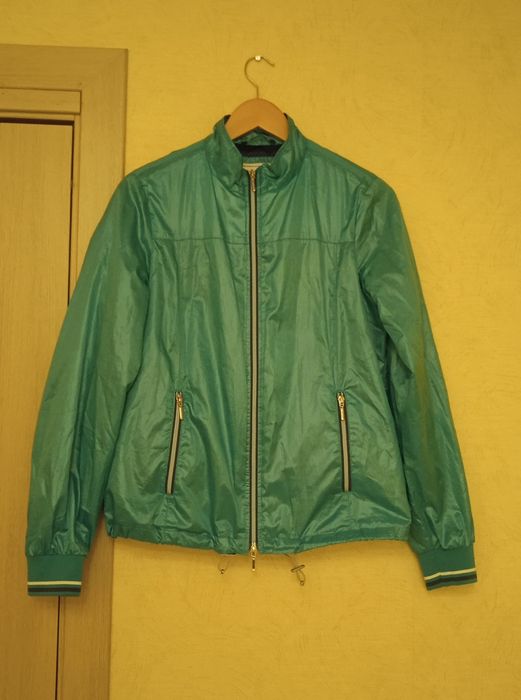 Продам вітровку жіночу