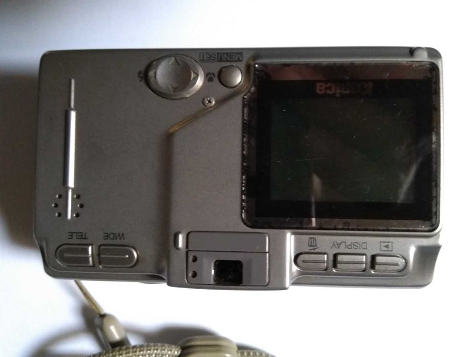 Máquina forográfica digital Konica, KD-400Z com 2 baterias.