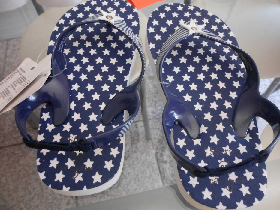 chinelos novos com etiqueta  de praia para menino