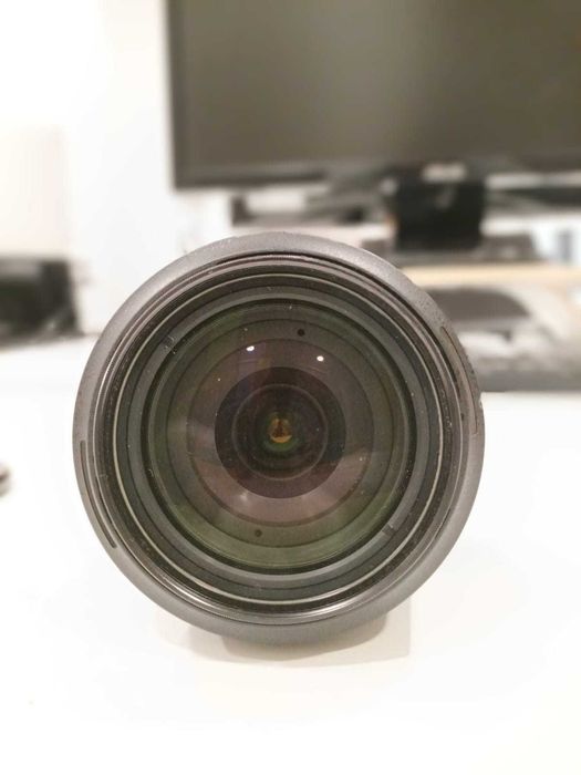 Nikon D90 + Objetiva AF-S 18-200mm VR + Acessórios em Excelente estado