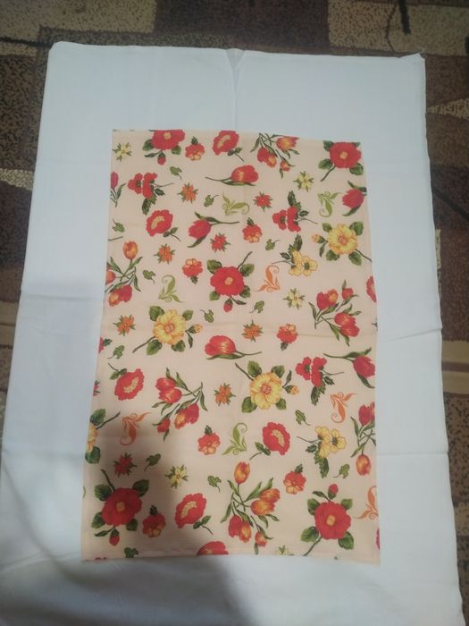 Новое вафельное цветное полотенце.