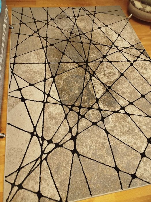 Dywan beżowy, brązowy, geometryczny wzór