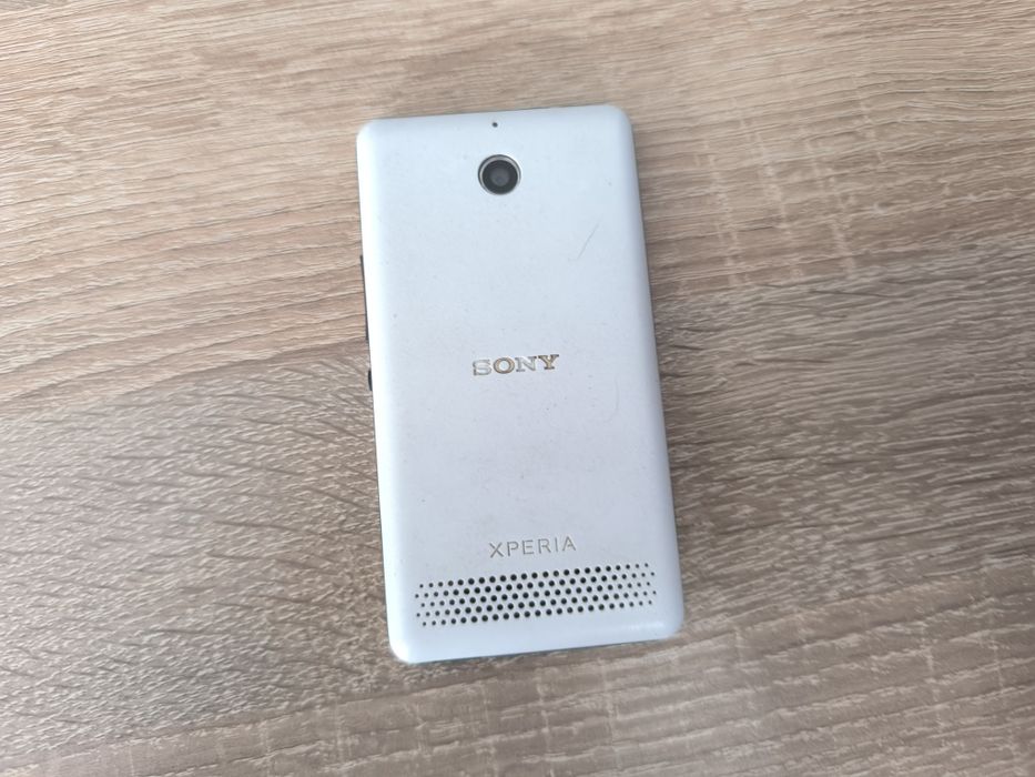 Смартфон Sony Xperia E1 Dual