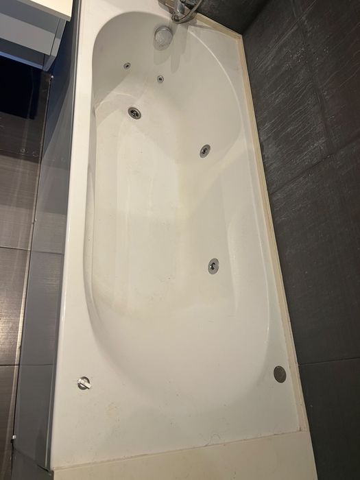 Vendo móvel e sanitários do Wc