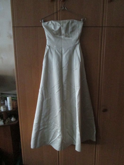 Платье 40-42 размера, бежевое, синтетика. Пр-во Турции. Торг!