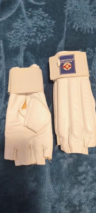 Рукавички  та захист для ніг для карате