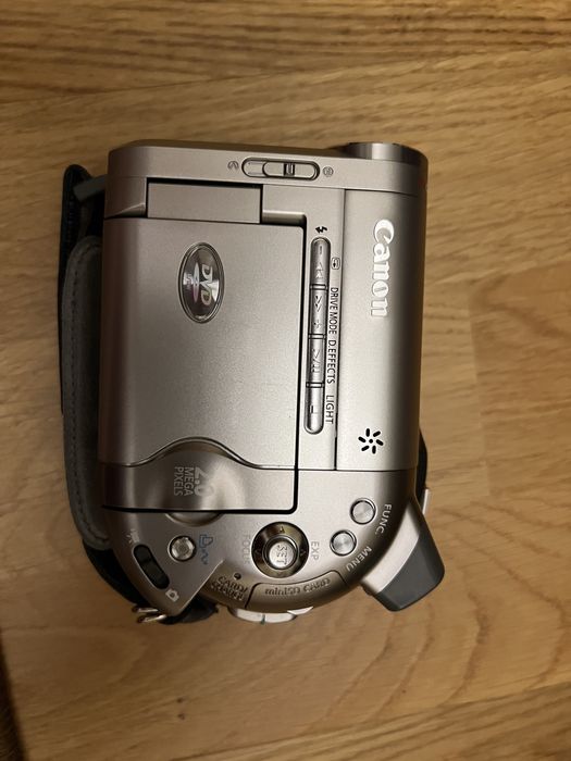Видеокамера Canon DC20