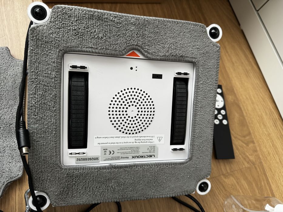 Robot do mycia okien Liectroux YW509, 4-kierunkowy strumień wody