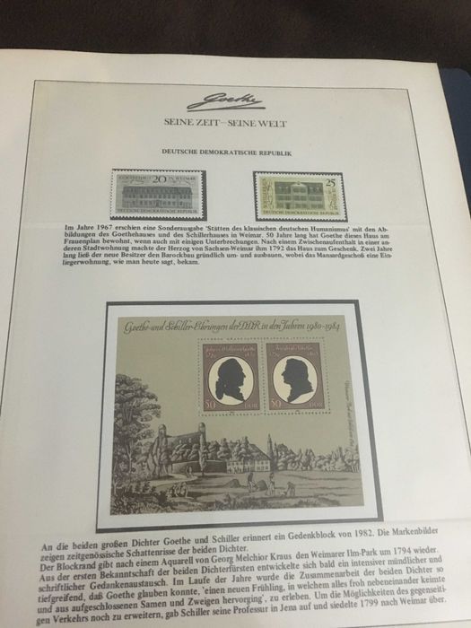 Albuns do marido, estão no sofá a ler