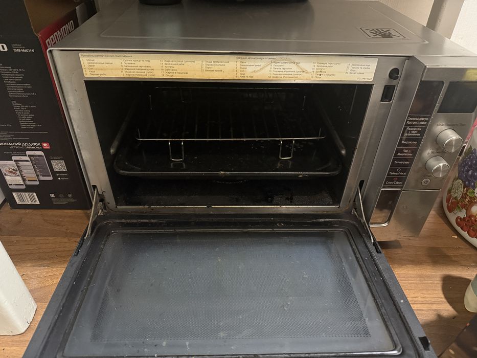 Продам мікрохвильову піч Panasonic NN-CS596