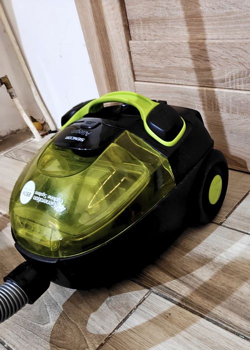 Odkurzacz bez workowy mały ale silny stan bdb