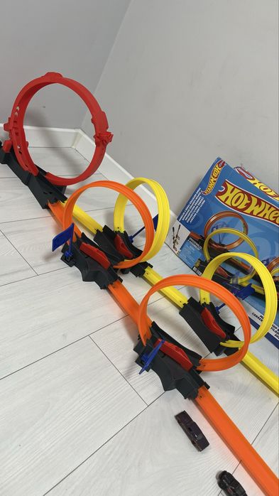 Треу  hot wheels “карколомные трюки в петля»