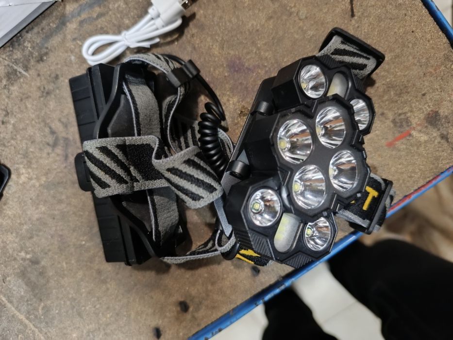 Lanternas de LED novas para utililizar na cabeça, a  bateria,