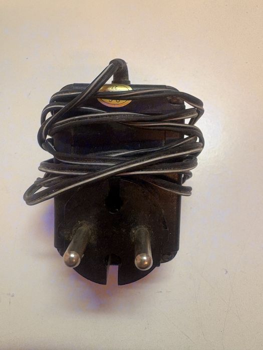 Transformador com regulação de voltagens