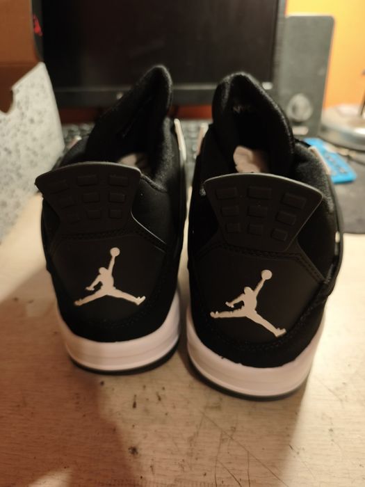 Air Jordan 4 Retro „White Thunder