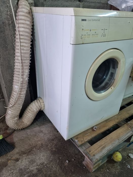 Máquina de secar roupa Zanussi