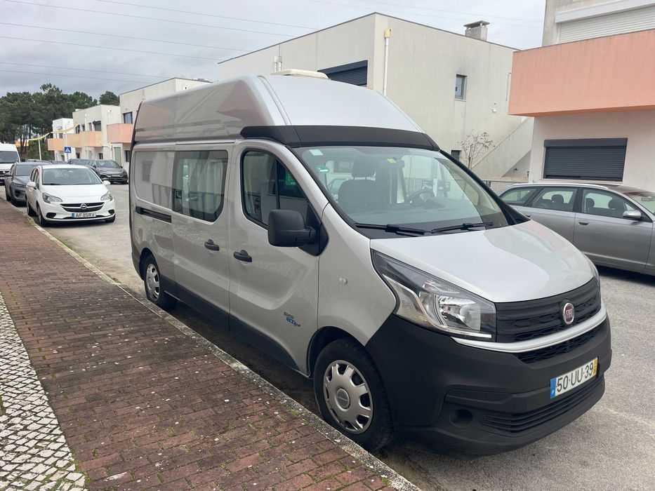 Autocaravana para quatro pessoas