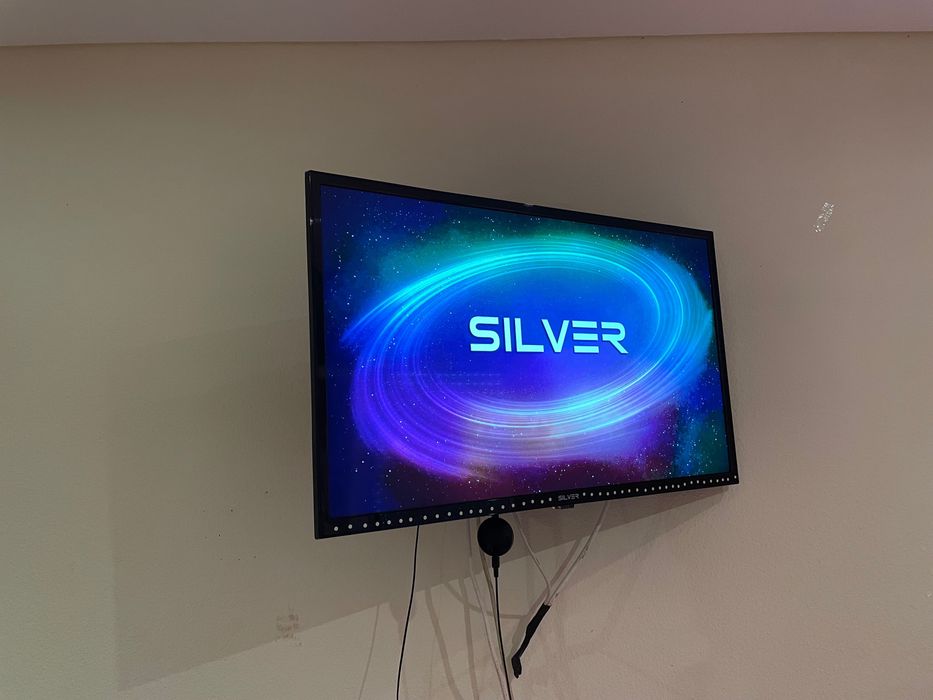 Tv silver tamanho médio