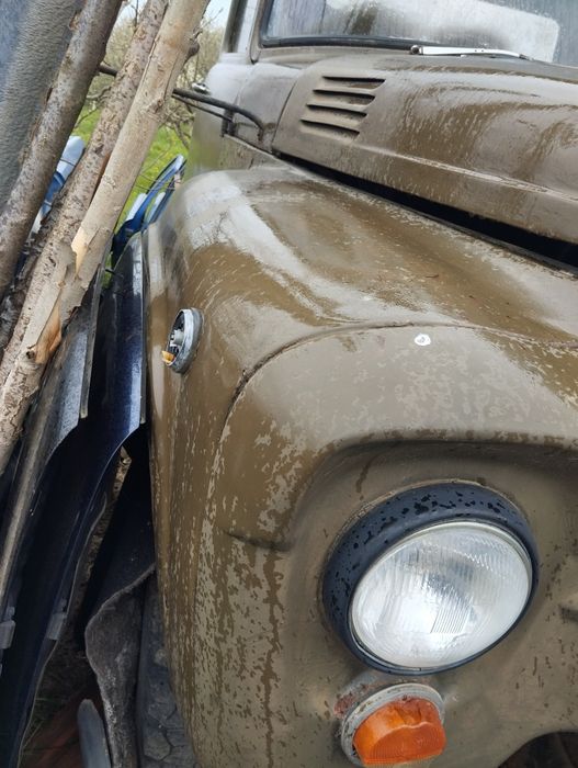 Продам кабіну цілу ресори раму мотор та запаску в зборі