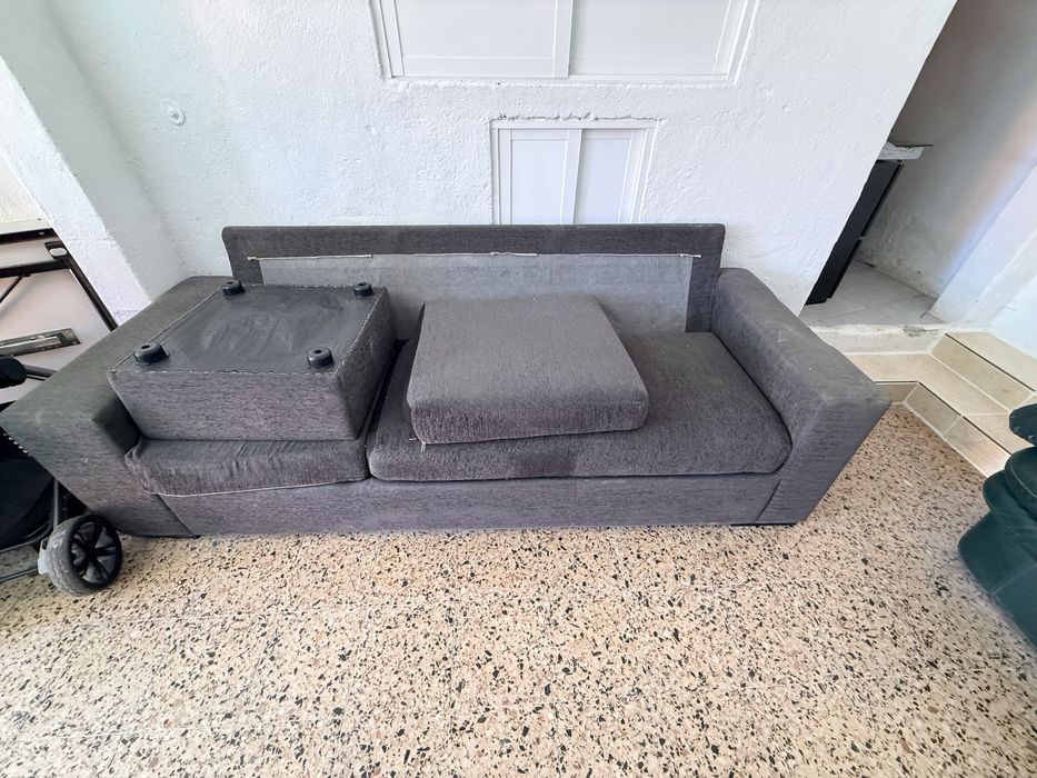 Sofa cinzento tecido