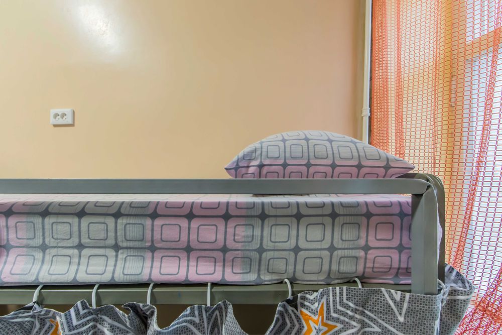 Місце в гуртожитку метро Лук'янівська!Перший поверх, хостел зі світлом