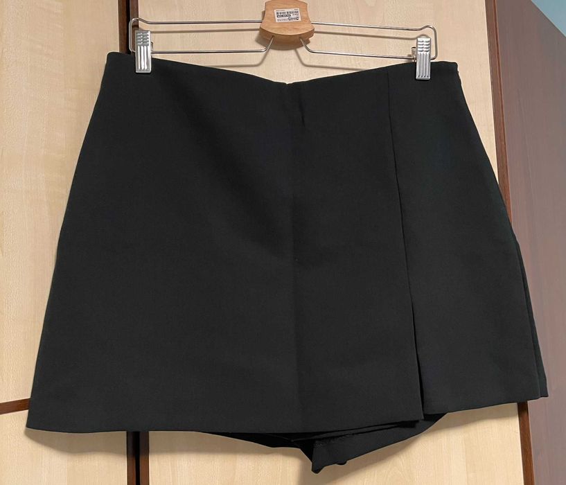 Spodnie krótkie damskie ZARA.