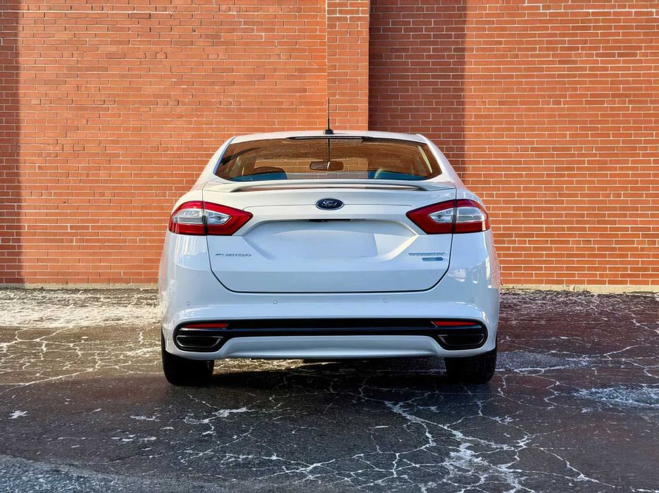 Ford Fusion Titanium      2014