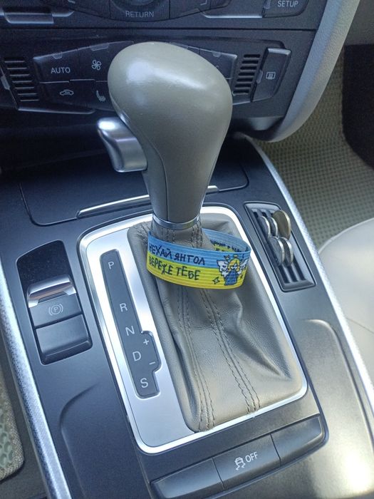 Audi A4 2012 VIN WAUBFAFLXCN002048 фото оголошення 8 з 23