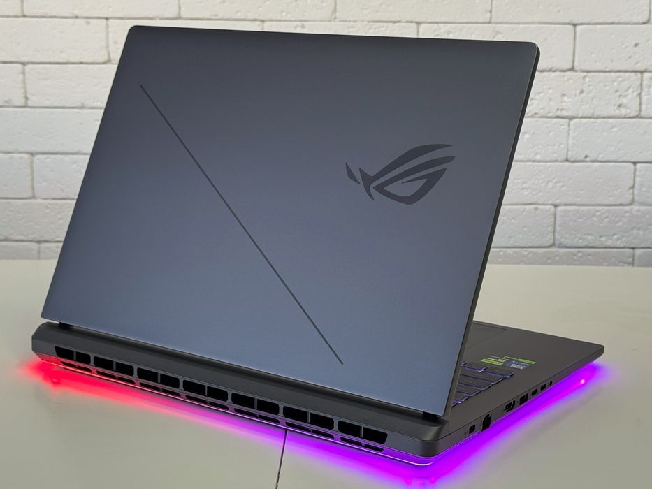 Asus Rog Strix G18/2K/240Hz/Ultra 9-275HX/32 GB DDR5/1 TB SSD/RTX 5060