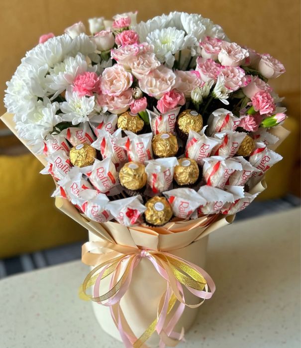 БУКЕТИ ТА ПОДАРУНКИ 8 березня на замовлення букеты из конфет, на заказ