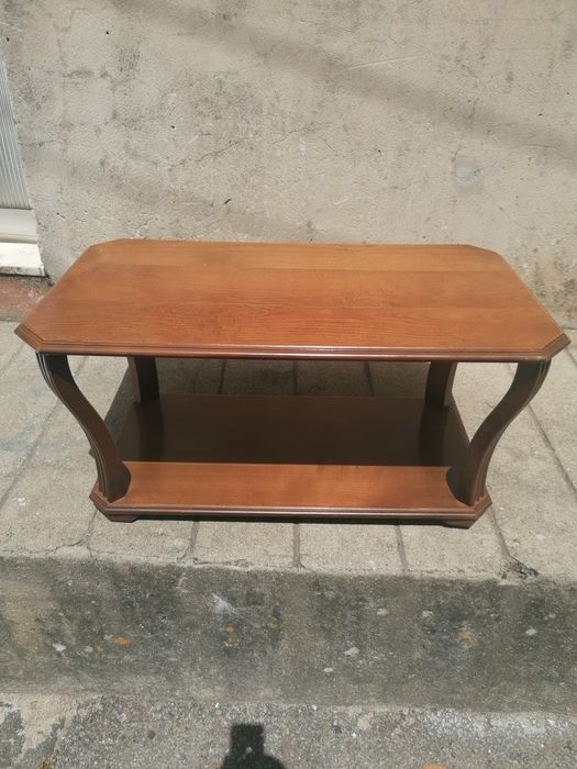 Mesinha de sala em madeira